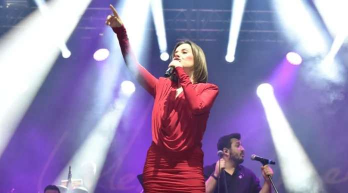 Merve Özbey’in konserinde kavga: 1’i polis 2 kişi bıçaklandı