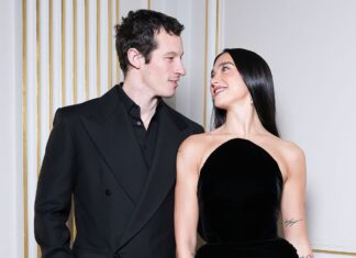 Dua Lipa, Callum Turner ile nişanlandığını duyurdu