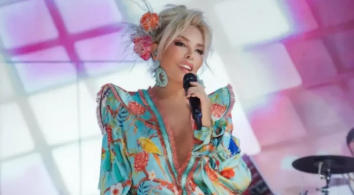 Ajda Pekkan Barbie bebek gibi