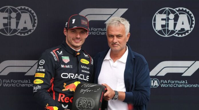 Max Verstappen, ödülünü Jose Mourınho’dan aldı