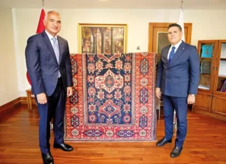 İtalyan sanatsever tarihi halıyı karşılıksız iade etti… Grazie signore