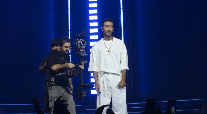 Gazapizm konserine şişme botla sahneye çıktı