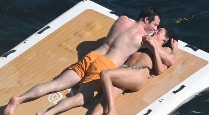 Dua Lıpa ve Callum Turner’dan tatilde romantizm