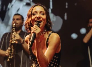 Zeynep Bastık Tatilcileri Coşturdu