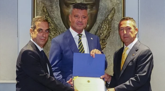 Fenerbahçe’de başkanlığa seçilen Sadettin Saran mazbatasını aldı