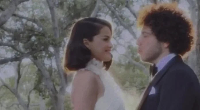 ABD’li pop yıldızı Selena Gomez, müzik prodüktörü Benny Blanco ile evlendi