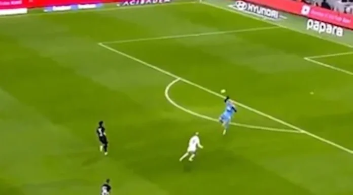 Beşiktaş-Kocaelispor maçında inanılmaz hata. Hem gol hem sarı kart