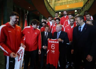 12 Dev Adam Külliye’de. Cumhurbaşkanı Erdoğan, A Milli Basketbol Takımı’nı kabul etti
