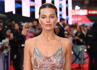 Margot Robbie, Galada transparan elbisesiyle dikkatleri üzerine çekti