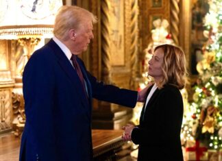 Dünya Liderlerine Diz Çöktüren Kadın