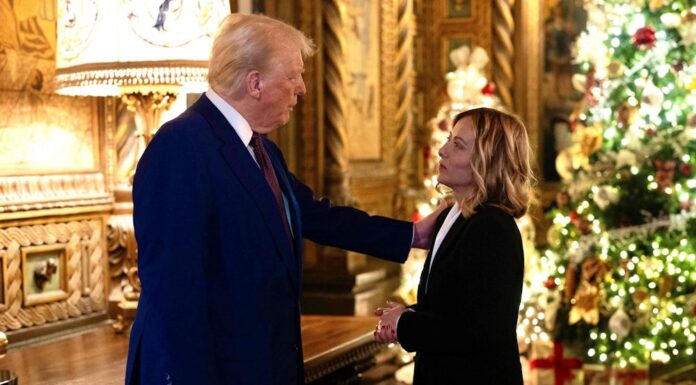 Dünya Liderlerine Diz Çöktüren Kadın