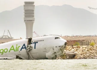 Türk kargo uçağı denize sürüklendi