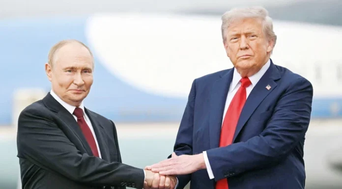 Trump ile Putin zirvesine erteleme