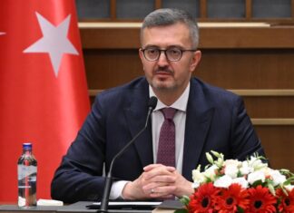 İletişim Başkanı Duran, milli sporcu Şahika Ercümen’i kutladı