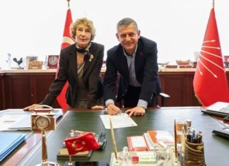 Yazar Ayşe Kulin, CHP’ye katıldı