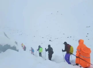 Everest Dağı’nda fırtına! Hayatını kaybeden var