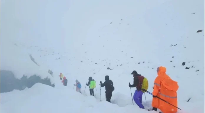 Everest Dağı’nda fırtına! Hayatını kaybeden var