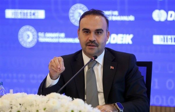 Sanayi ve Teknoloji Bakanı Kacır: Kadınlarımız tarih yazdı…