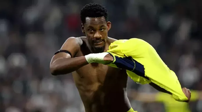 Fenerbahçe’de derbinin galibiyet golünü atan Jhon Duran: Gurur duyuyorum