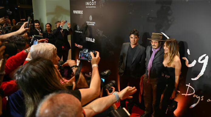 Johnny Depp yeni filmiyle yönetmenliğe döndü