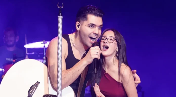 Emir Can İğrek Diyarbakır’da Sahne Aldı