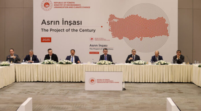 Murat Kurum, yerli ve yabancı gazetecilere asrın inşa seferberliğini anlattı