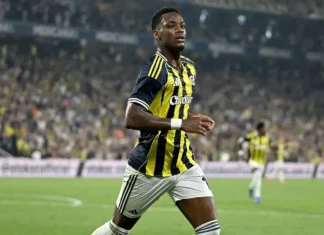 Jhon Duran örnek davranışlarıyla yıldızlaştı