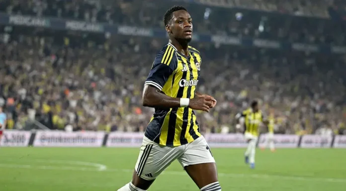 Jhon Duran örnek davranışlarıyla yıldızlaştı