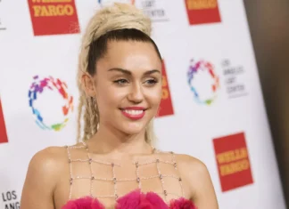 Miley Cyrus, Los Angeles’ta galaya katıldı