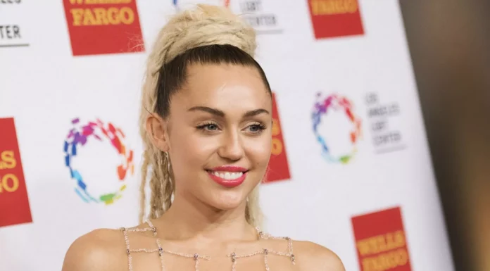 Miley Cyrus, Los Angeles’ta galaya katıldı