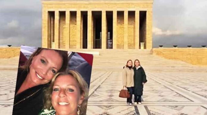Caroline Koç ve kardeşi Anıtkabir ziyaretinde
