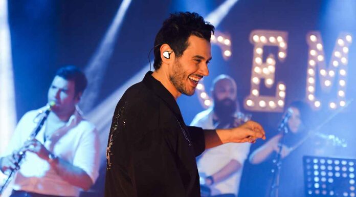 Cem Belevi, İzmir’de hayranlarıyla buluşuyor