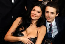 Kylie Jenner katıldığı törende beğeni topladı