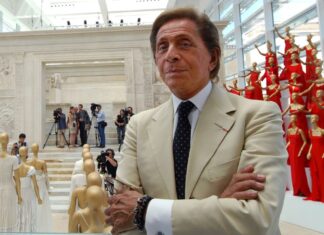 Ünlü İtalyan modacı Valentino hayatını kaybetti