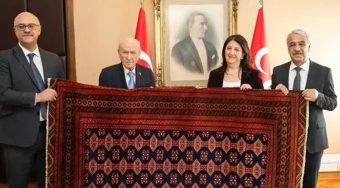 Apo’dan Bahçeli’ye kilim hediyesi