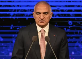 Turizm gelirlerinde tarihi rekor! Bakan Ersoy duyurdu