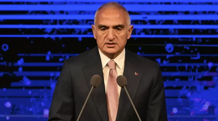 Turizm gelirlerinde tarihi rekor! Bakan Ersoy duyurdu