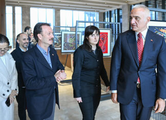 ‘Sanat iyileştirir’ sergisi davetle açıldı