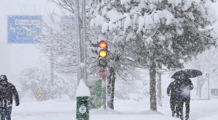 Meteorolojiden kuvvetli sağanak, kar ve fırtına uyarısı
