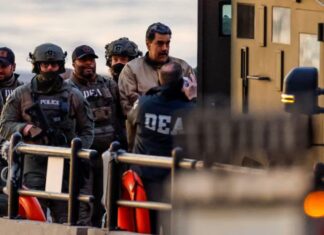 Maduro kelepçeli halde ilk kez yargılandı