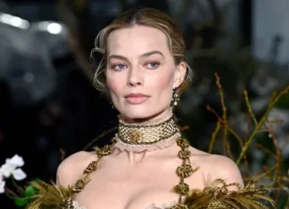 Dilara Fındıkoğlu imzası: Margot Robbie, Wuthering Heights filminin galasında büyüledi