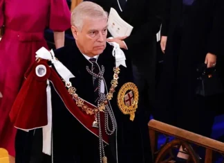 Ailesi, Epstein skandalındaki eski Prens Andrew’u gece yarısı evinden çıkardı