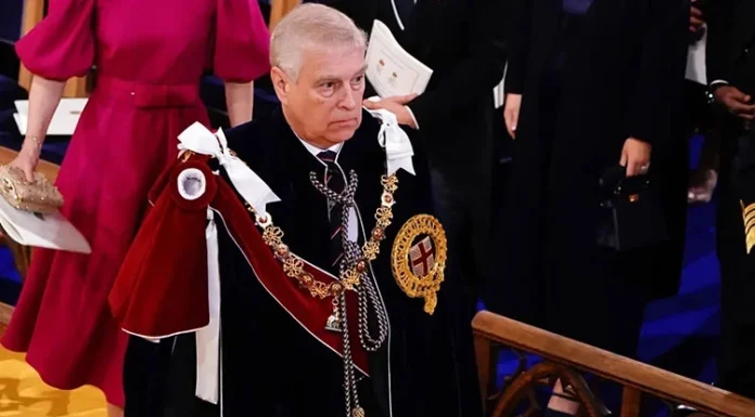 Ailesi, Epstein skandalındaki eski Prens Andrew’u gece yarısı evinden çıkardı