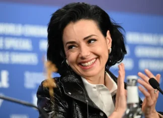 Özgü Namal’dan alkış toplayan Türkiye çıkışı