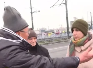 Galata Köprüsü’nde akılalmaz olay: “Veganım” diyerek balıkları denize döktü