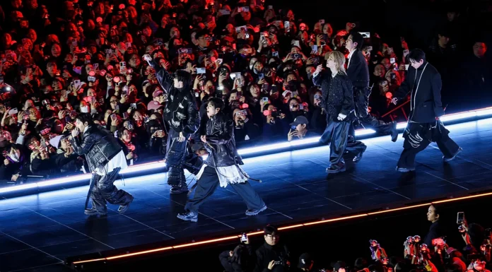 BTS, dört yıl sonra tam kadro sahneye çıktı