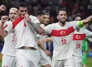 A Milliler sahaya çıkıyor