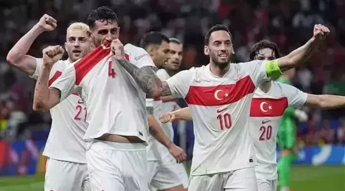 A Milliler sahaya çıkıyor