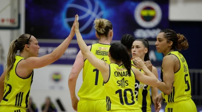Fenerbahçe Opet seride öne geçti