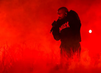 Kanye West rekorla geliyor